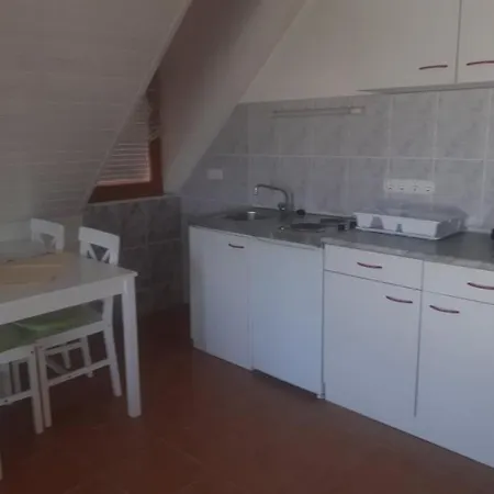 Lotti Ueduelohaz Апарт-отель Балатональмади