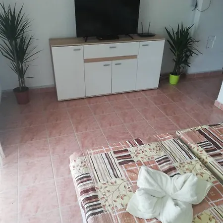Lotti Ueduelohaz Апарт-отель *